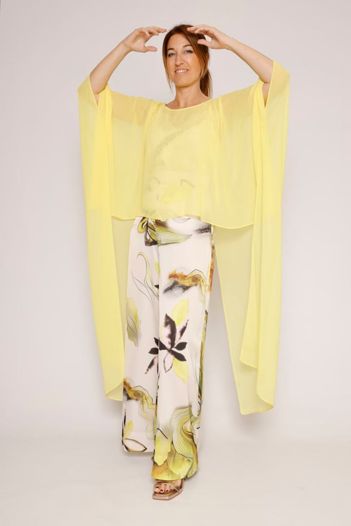 Blusa tipo capa asimétrica 63-2189-AMARILLO