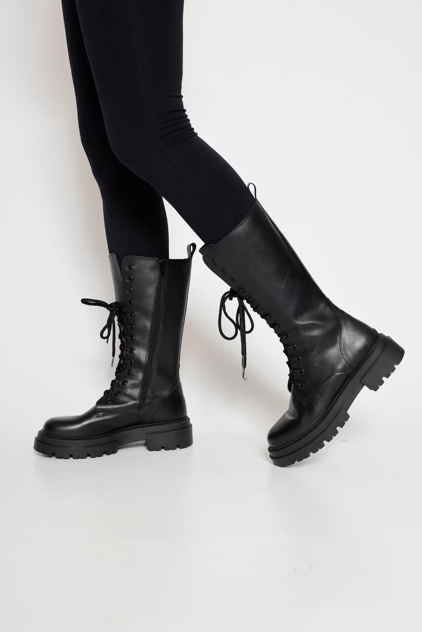 BOTA NEGRA PIEL XS14-NEGRO