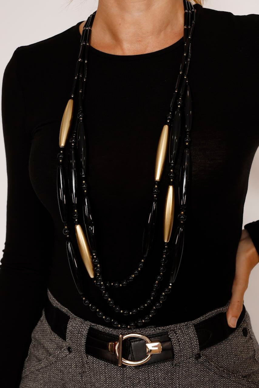 COLLAR LARGO ESTILO MULTITIRA NEGRO Y DORADO 62C81004