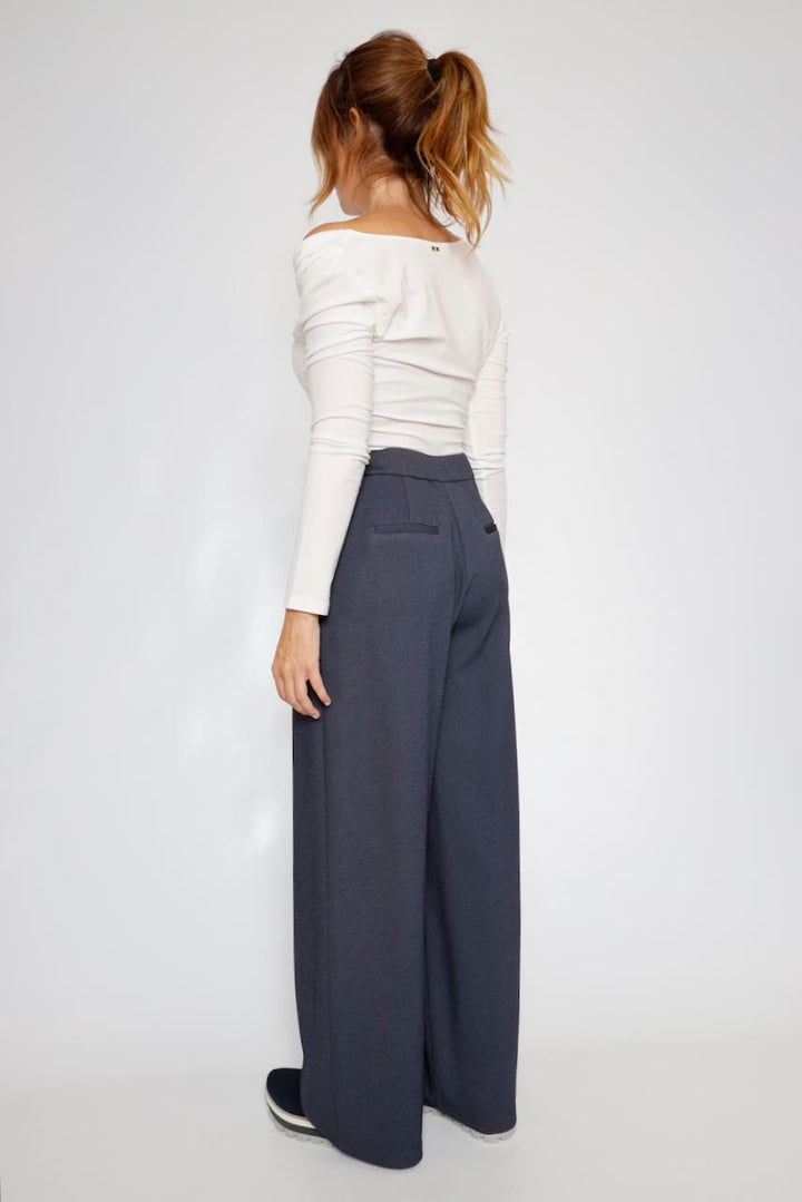PANTALÓN ANCHO DE TALLE ALTO EN AZUL BY11242