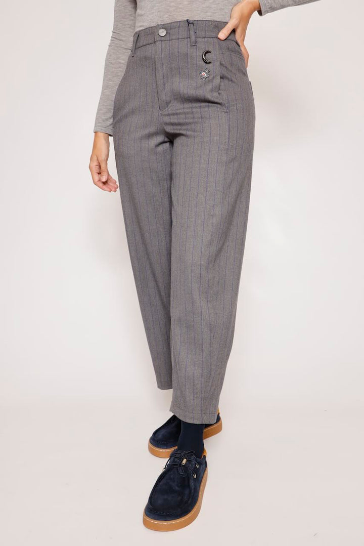 PANTALÓN BARREL GRIS ROSALIA LAMOROZO