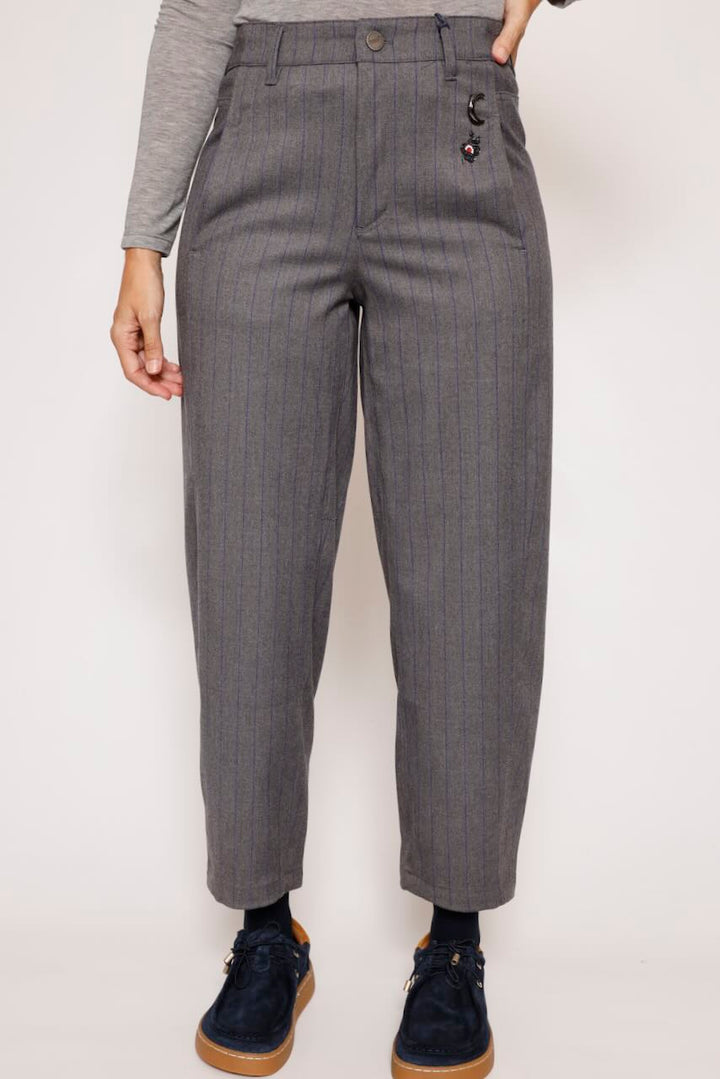 PANTALÓN BARREL GRIS ROSALIA LAMOROZO