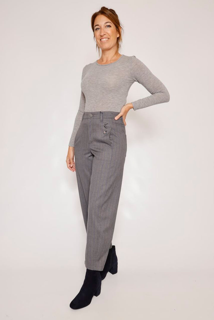 PANTALÓN BARREL GRIS ROSALIA LAMOROZO