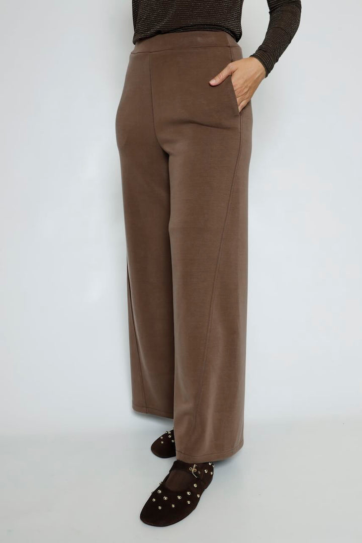 PANTALON ANCHO MARRON BY11248