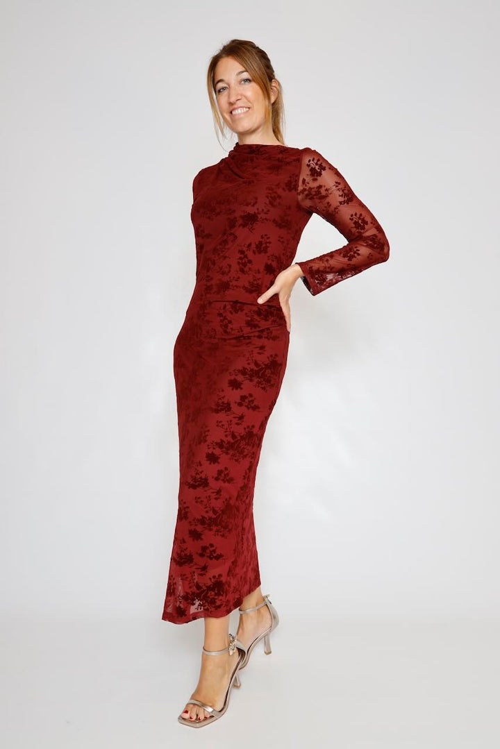 VESTIDO BURDEOS LARGO DRAPEADO AFFFMDJ