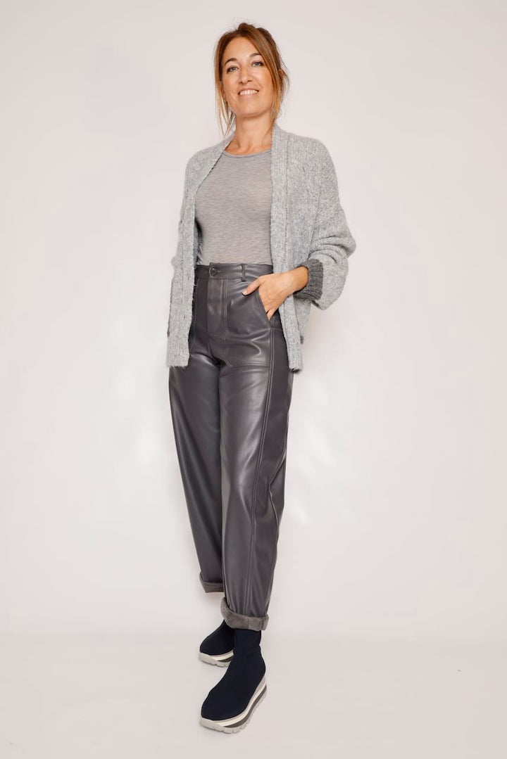 PANTALÓN ECOPIEL GRIS PP431T10