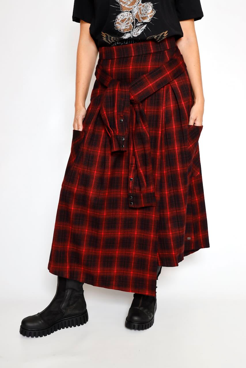 FALDA ASIMÉTRICA CUADROS NEGRO Y ROJO JEZZIE CHECKS