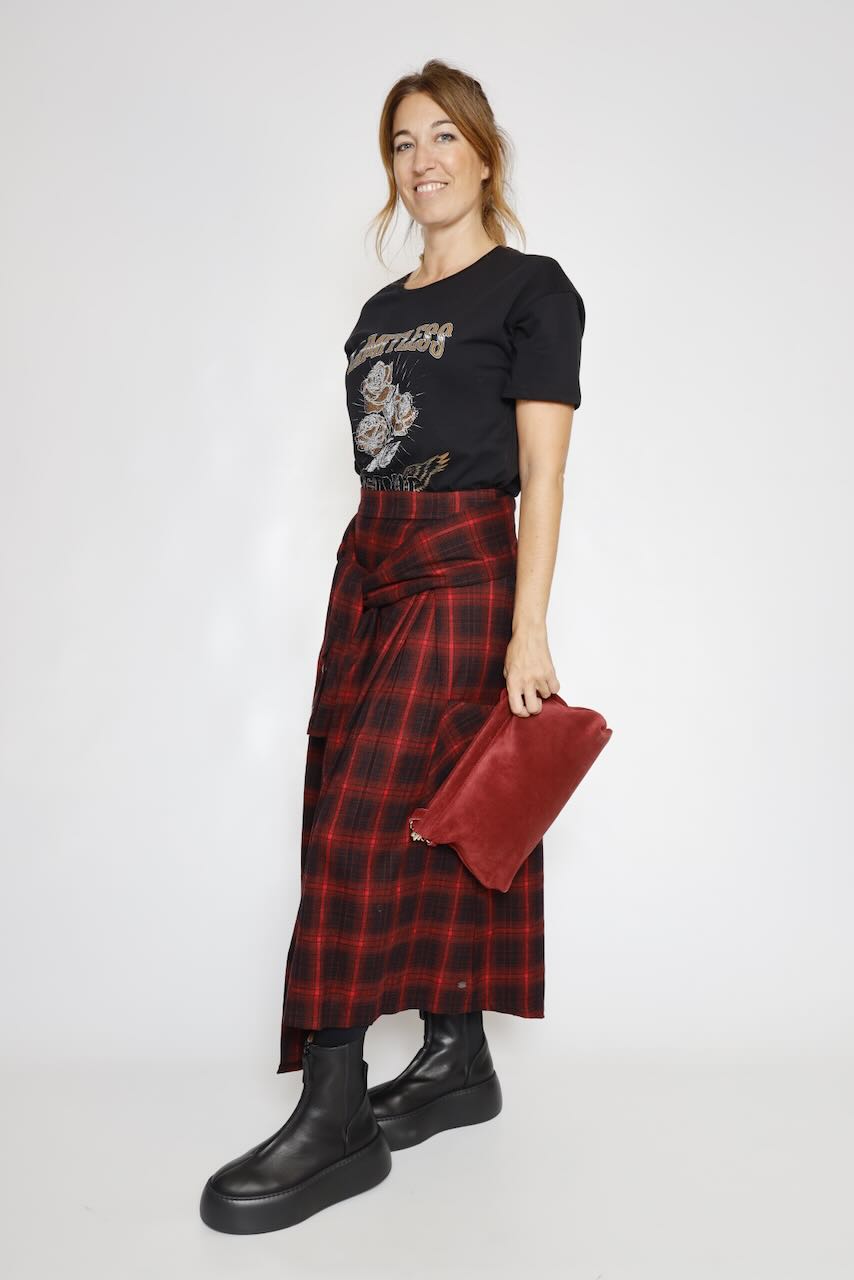 FALDA ASIMÉTRICA CUADROS NEGRO Y ROJO JEZZIE CHECKS