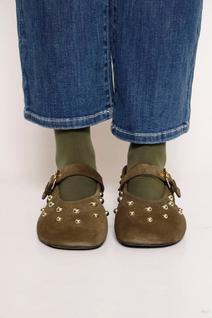 BAILARINA KAKI DE ANTE CON TACHUELAS 2712