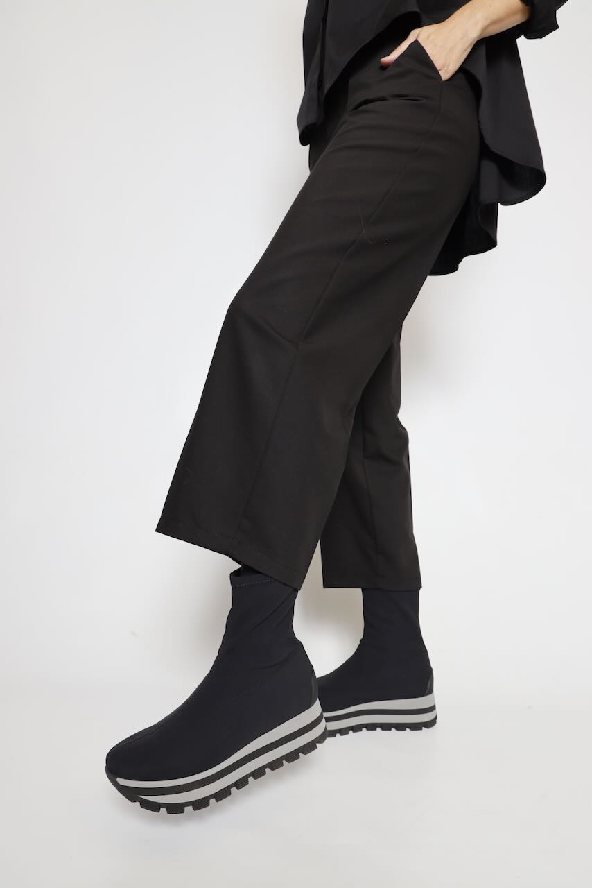 BOTINES DE TEJIDO ÉLASTICO NEGRO 22149