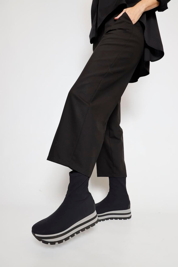 BOTINES DE TEJIDO ÉLASTICO NEGRO 22149