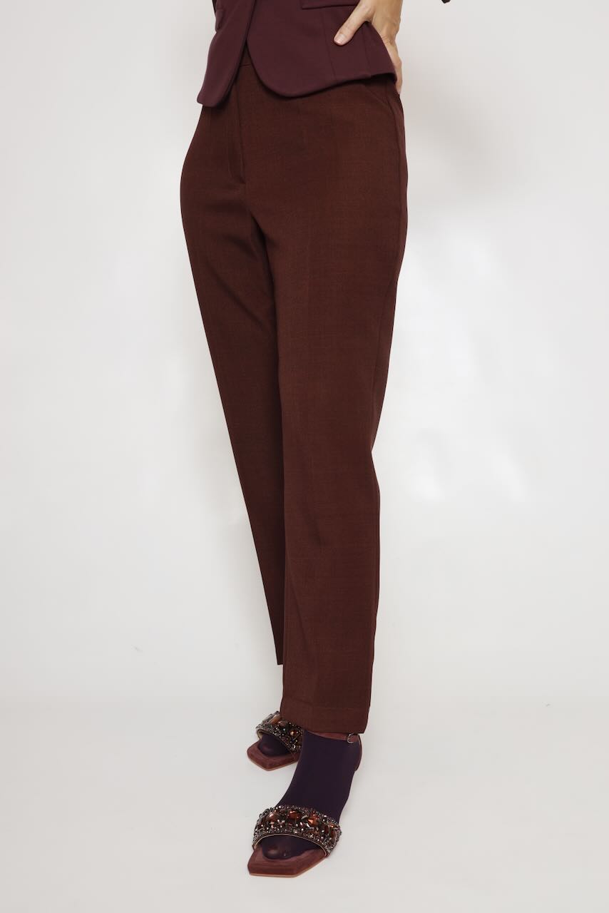 PANTALÓN RECTO GRANATE A26ES202