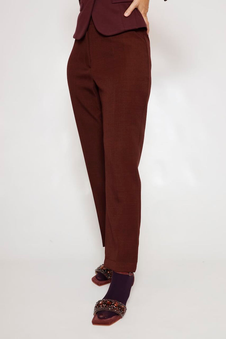 PANTALÓN RECTO GRANATE A26ES202