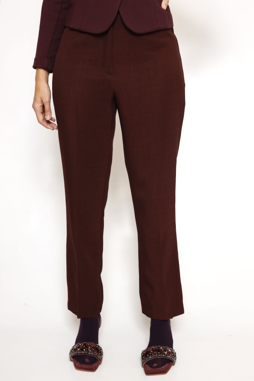 PANTALÓN RECTO GRANATE A26ES202