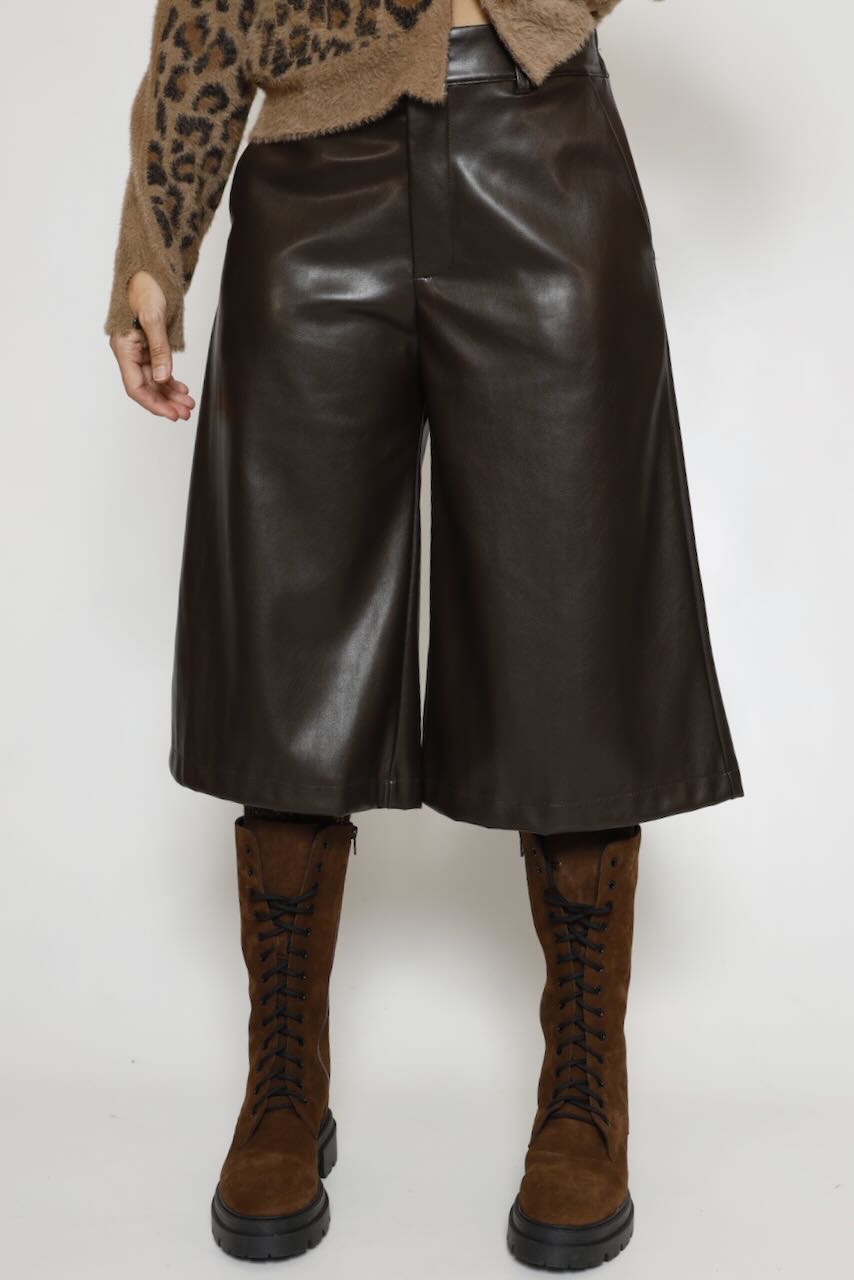 PANTALON MARRóN EFECTO PIEL A26DD231