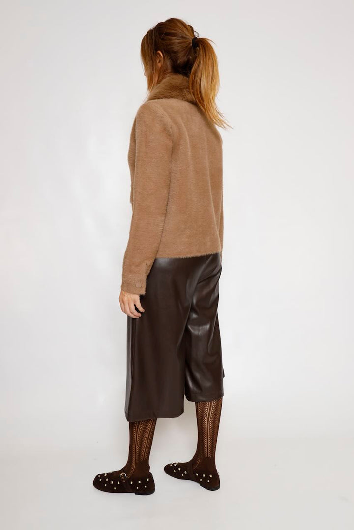 PANTALON MARRóN EFECTO PIEL A26DD231