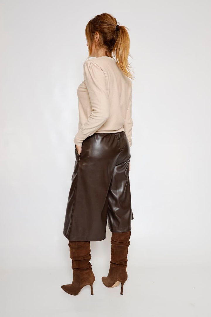 PANTALON MARRóN EFECTO PIEL A26DD231