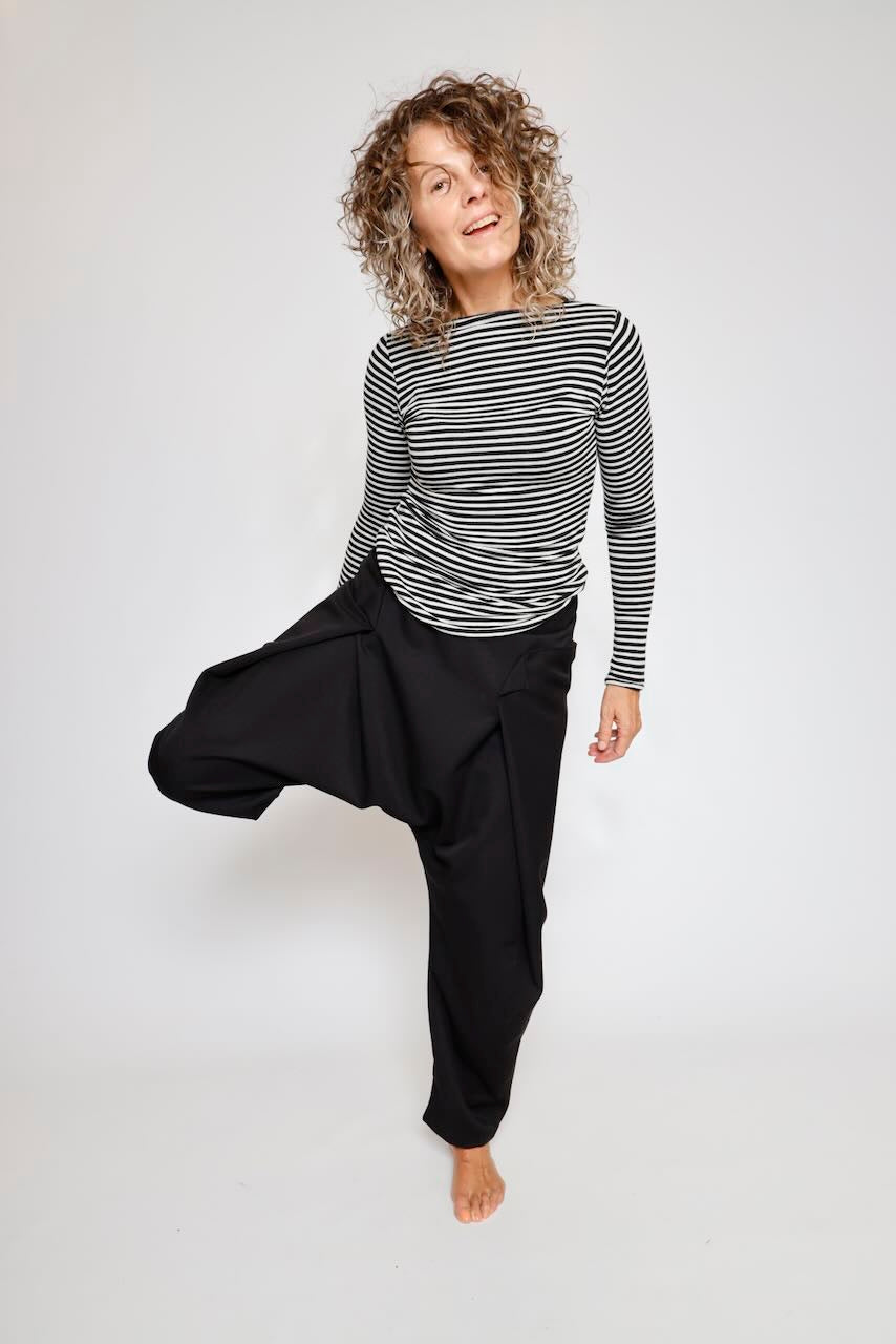 PANTALON NEGRO TIRO CAIDO NAIBU