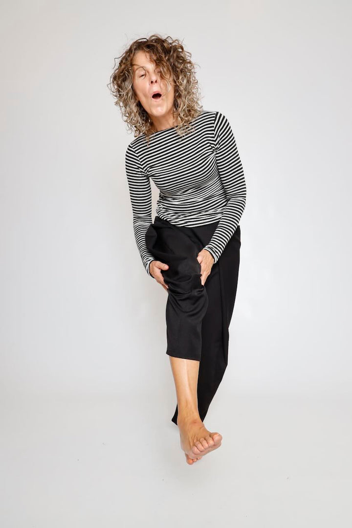 PANTALON NEGRO TIRO CAIDO NAIBU
