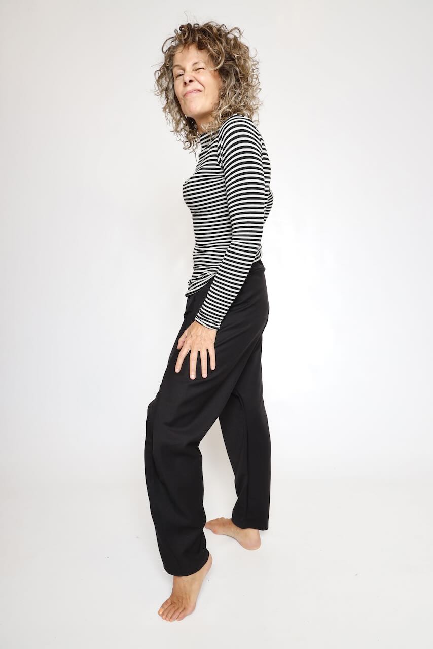 PANTALON NEGRO TIRO CAIDO NAIBU