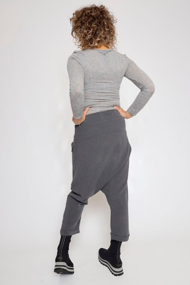 PANTALON GRIS TIRO CAIDO ORIME