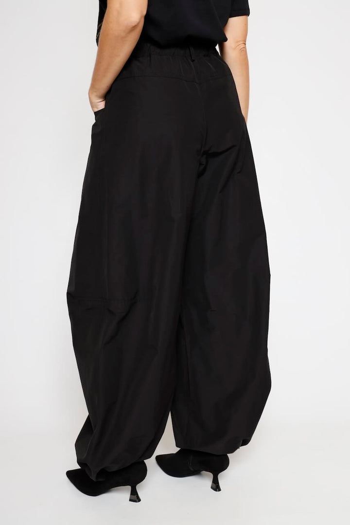 PANTALON NEGRO ANCHO DOBLADILLO ELASTICO  64-5003