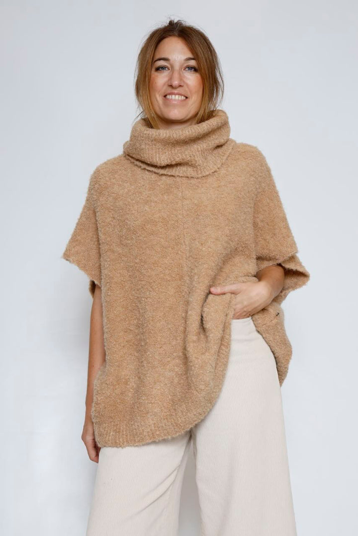 JERSEY CAMEL SIN MANGAS LIROY