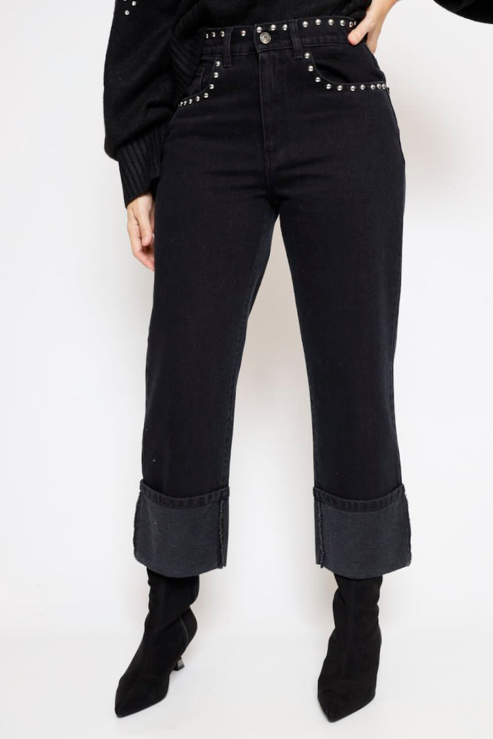 PANTALON VAQUERO NEGRO TACHUELAS 64-5301