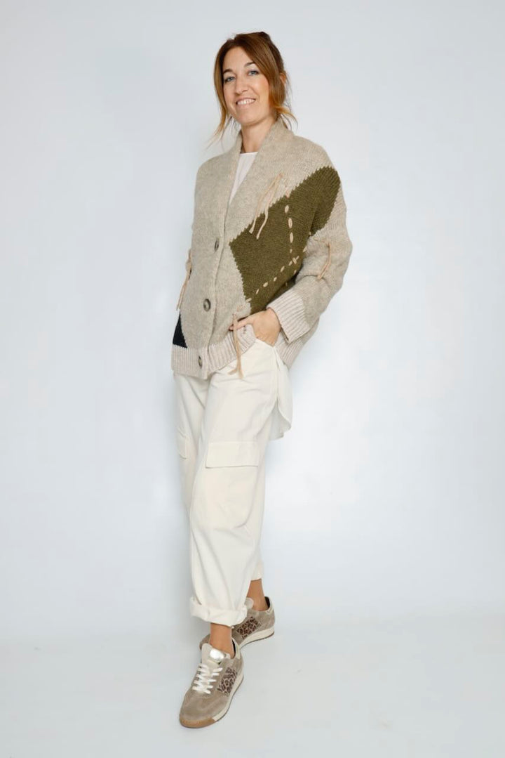 CHAQUETA PUNTO BEIGE/VERDE/NEGRO MILITAR OVERSIZE ROMBOS A26LT505
