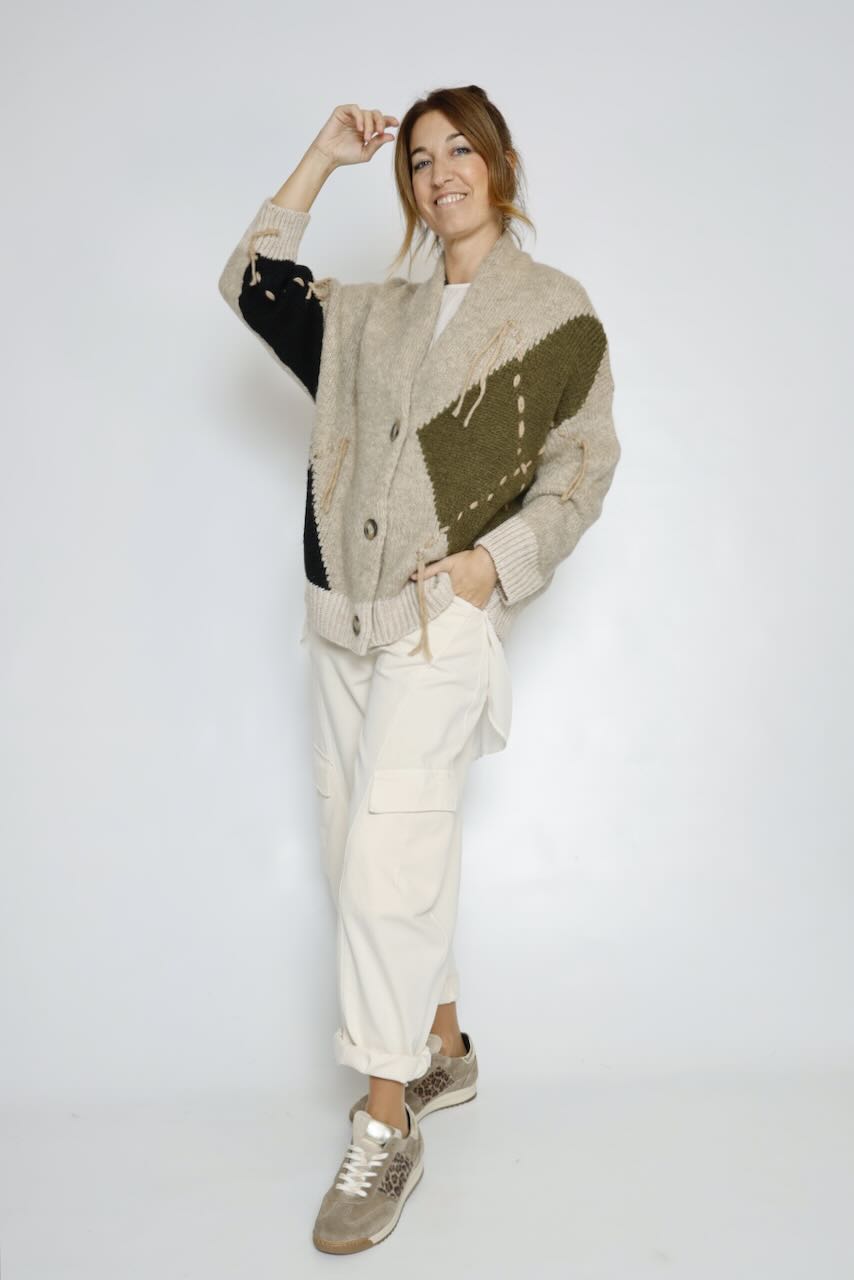 CHAQUETA PUNTO BEIGE/VERDE/NEGRO MILITAR OVERSIZE ROMBOS A26LT505