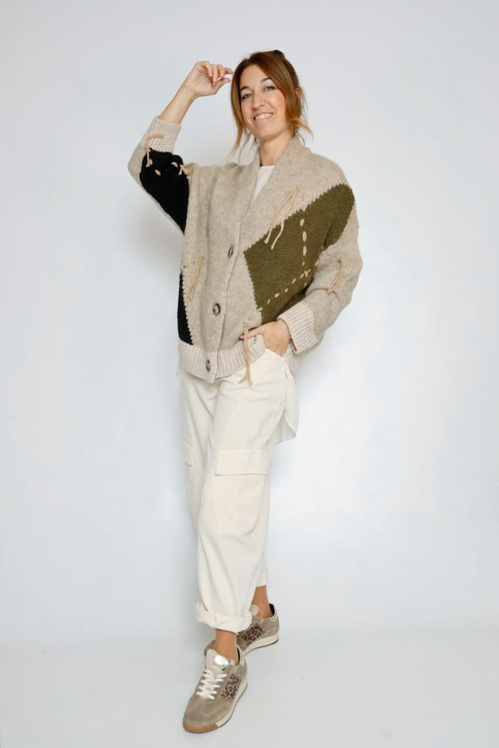 CHAQUETA PUNTO BEIGE/VERDE/NEGRO MILITAR OVERSIZE ROMBOS A26LT505