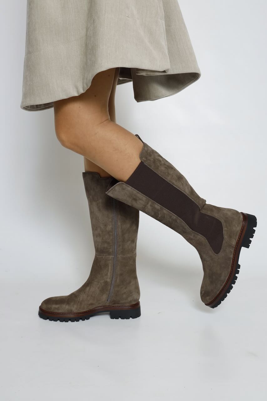 BOTA MEDIA CAÑA TAUPE CON SUELA TRACK 56991125