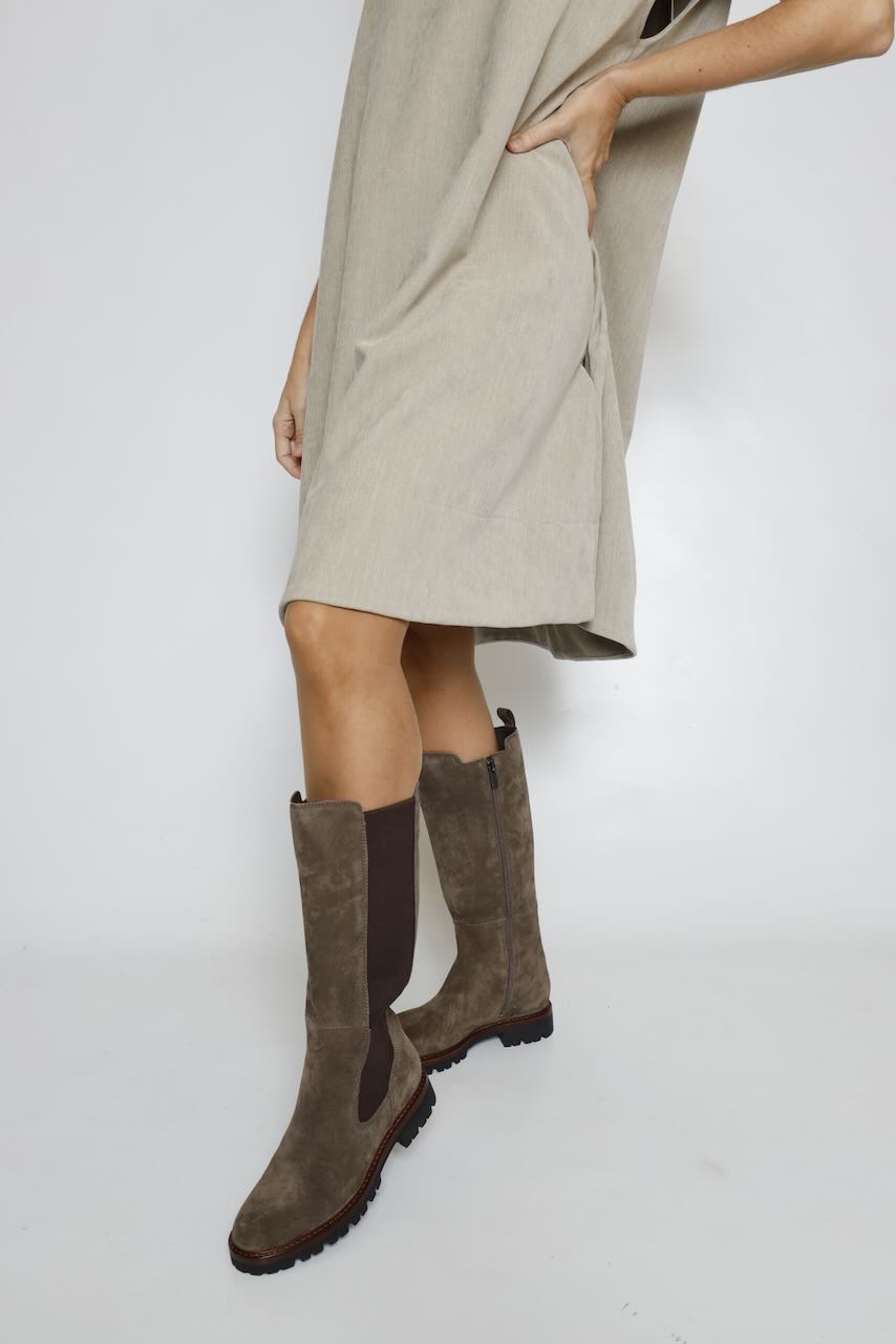 BOTA MEDIA CAÑA TAUPE CON SUELA TRACK 56991125