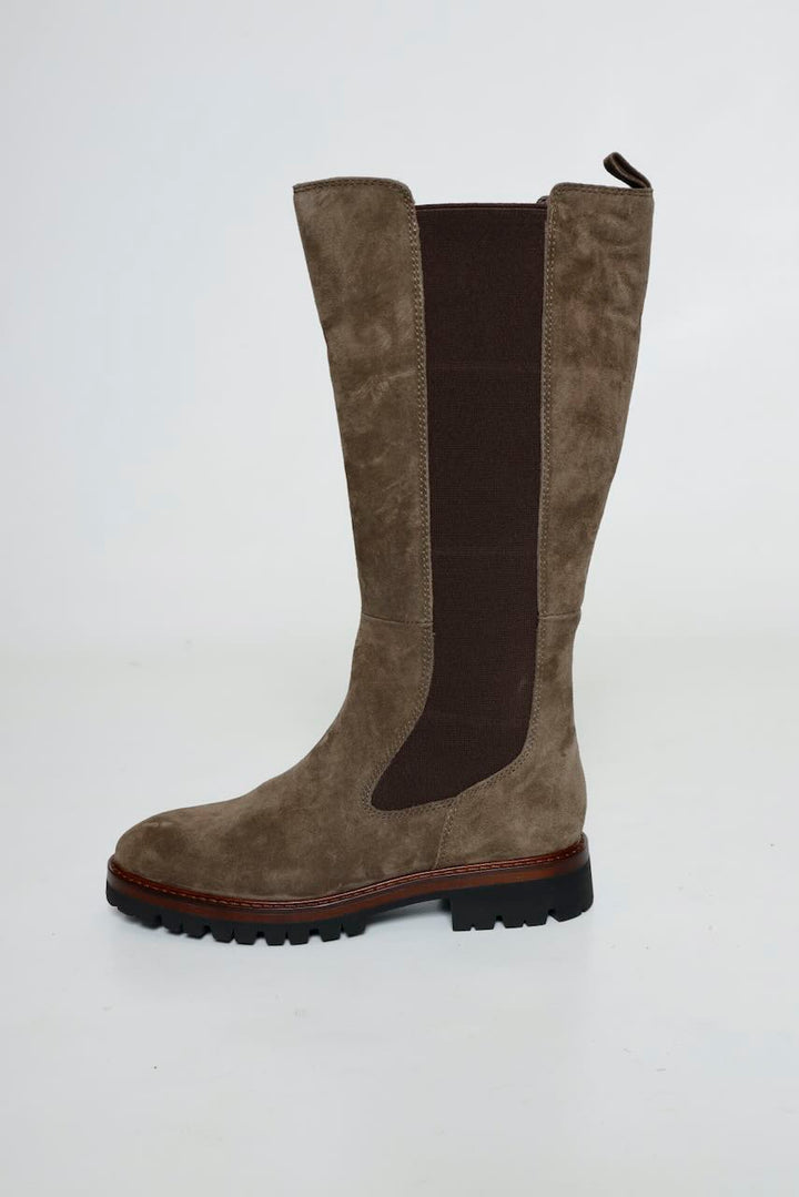 BOTA MEDIA CAÑA TAUPE CON SUELA TRACK 56991125