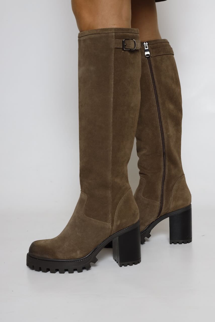 BOTA ALTA TAUPE CON TACÓN I04