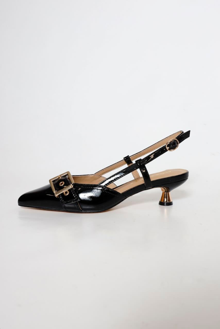 ZAPATO DESTALONADO DE CHAROL CON HEBILLA I260207