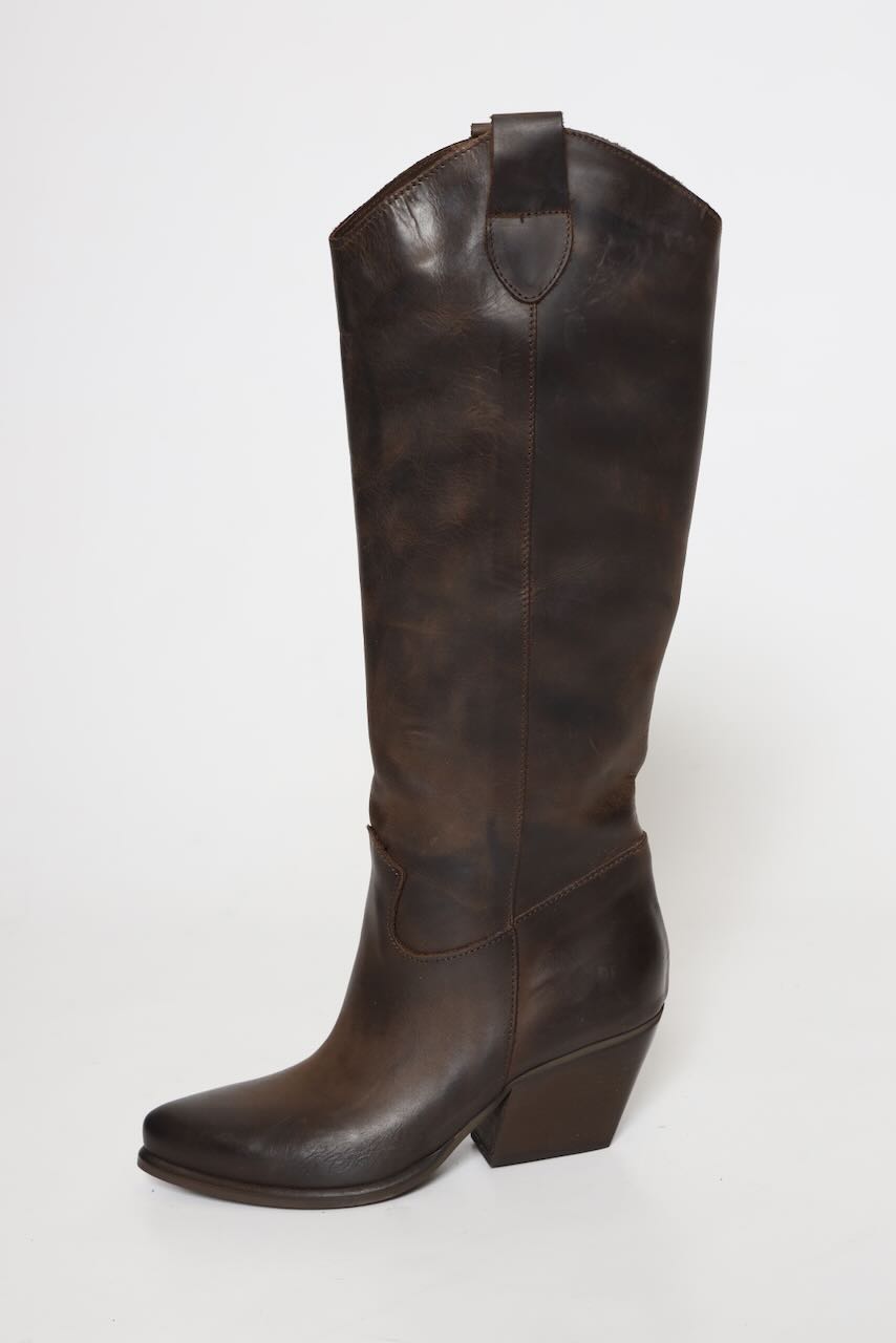BOTA ALTA ESTILO COWBOY EN PIEL ENVEJECIDA MARRÓN 605