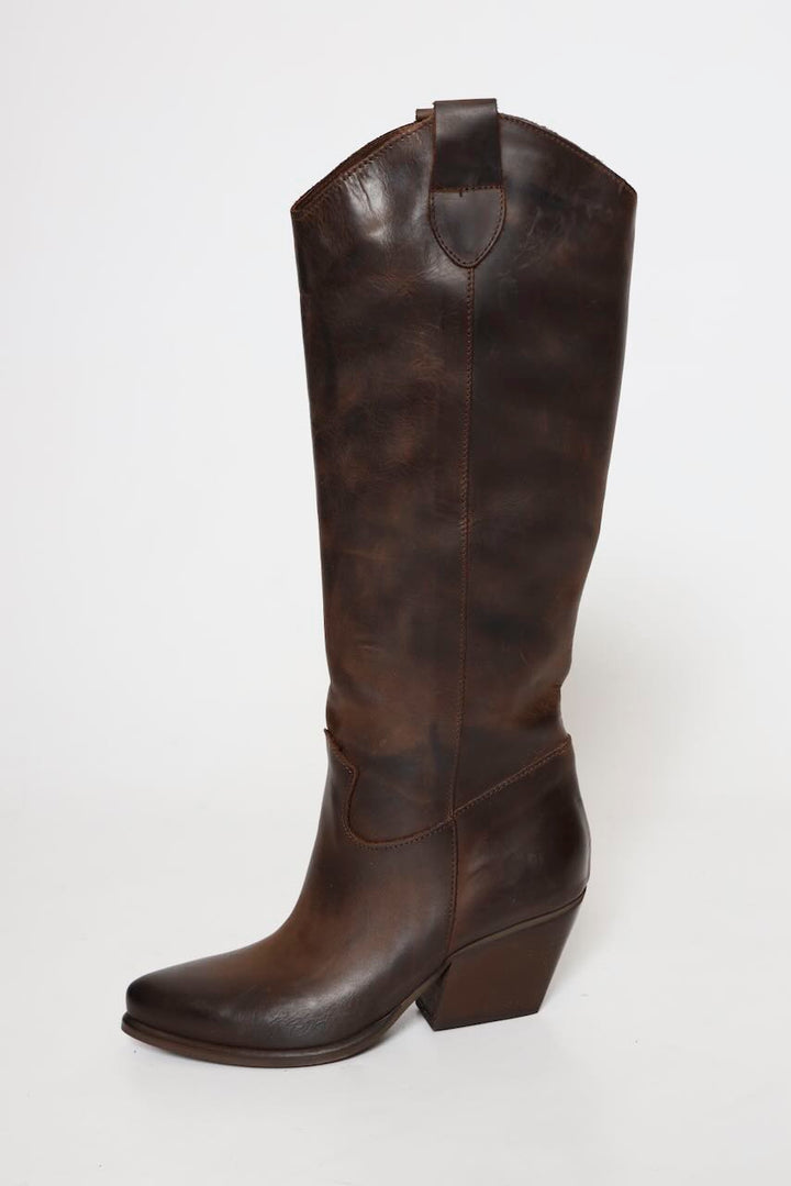 BOTA ALTA ESTILO COWBOY EN PIEL ENVEJECIDA MARRÓN 605