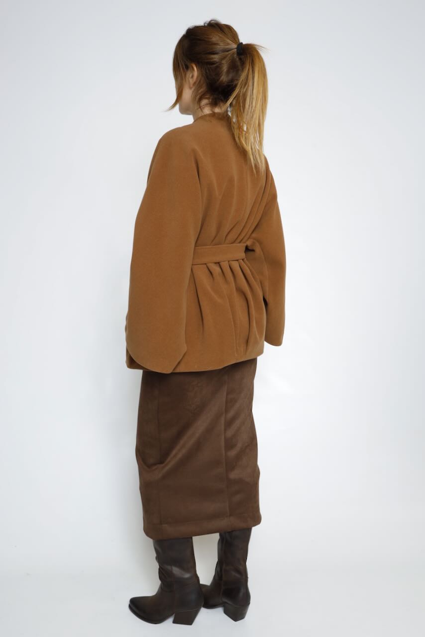 ABRIGO CORTO CAMEL CINTURON 64-9003