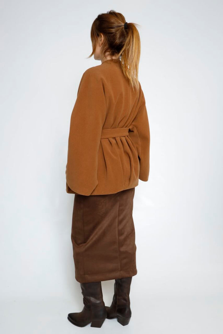 ABRIGO CORTO CAMEL CINTURON 64-9003
