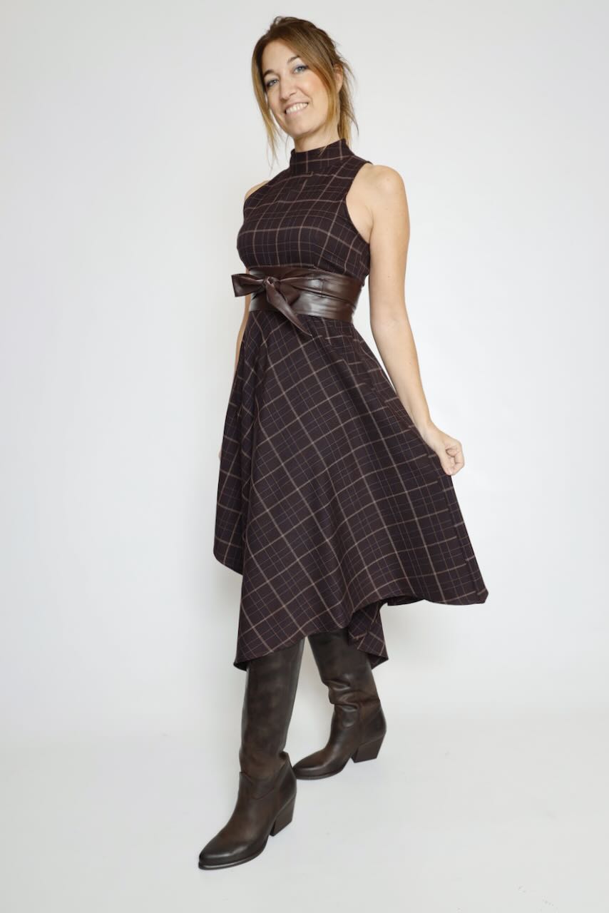 VESTIDO MARRON CUADROS ASIMETRICO CON CINTURON A26ES708