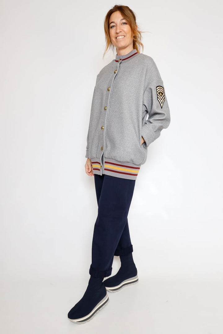CHAQUETA ESTILO BOMBER GRIS 26IB145