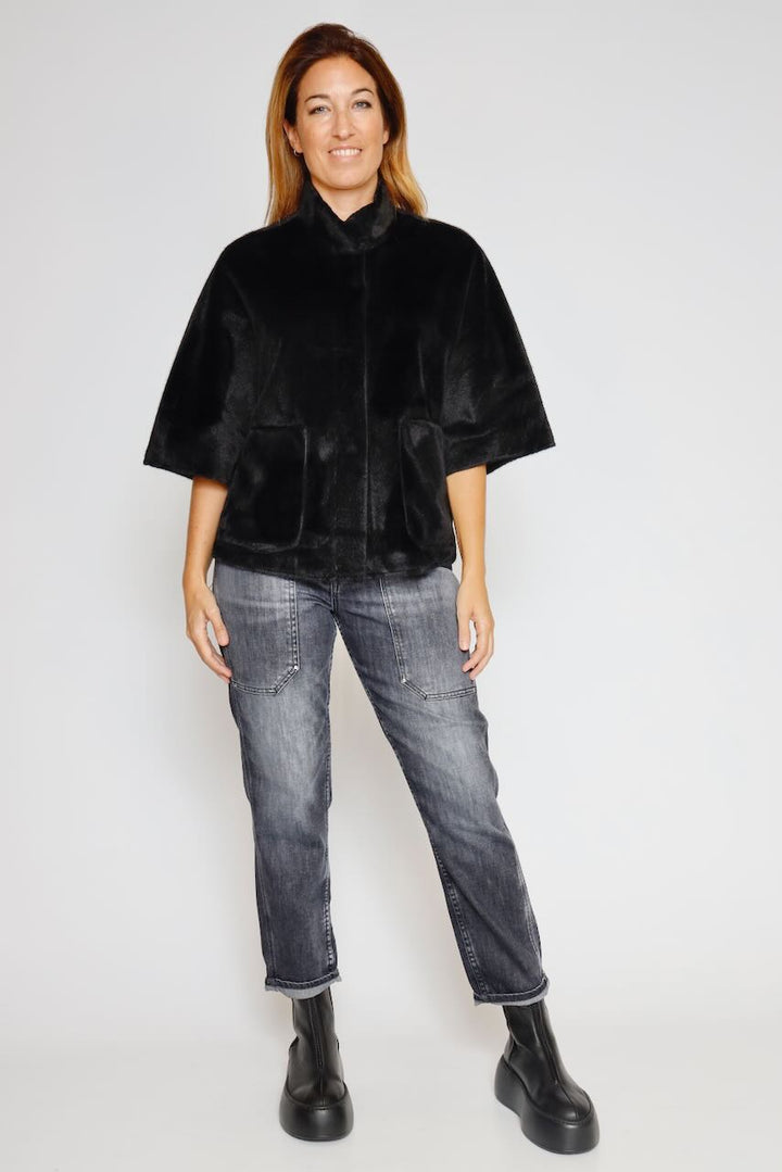 CAPA DEWI.7002511-NEGRO