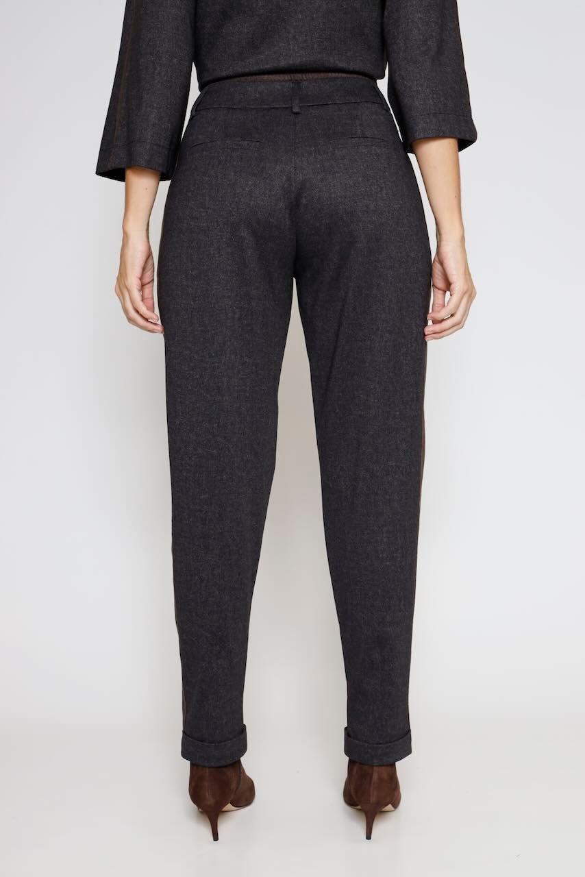 Pantalones con detalles efecto ante y bajos vueltos 54-5026-NEGRO