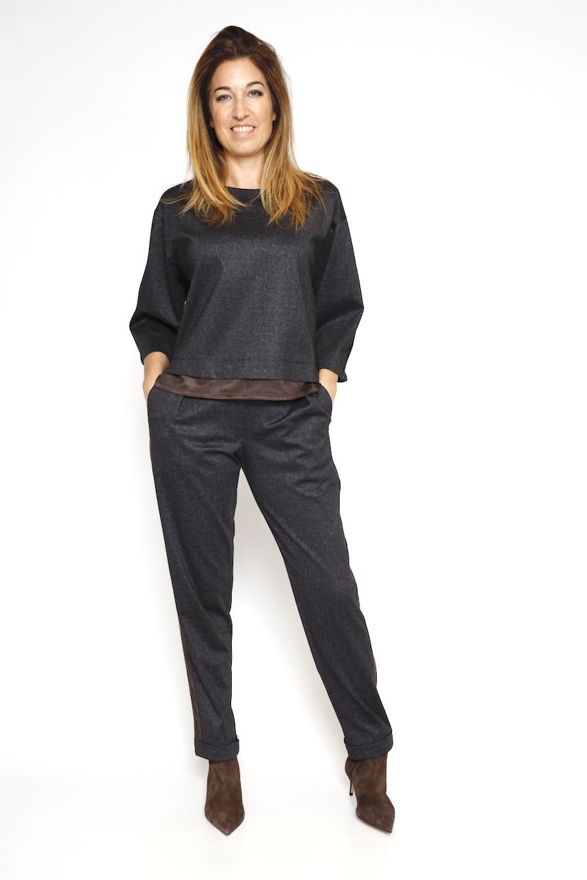 Pantalones con detalles efecto ante y bajos vueltos 54-5026-NEGRO