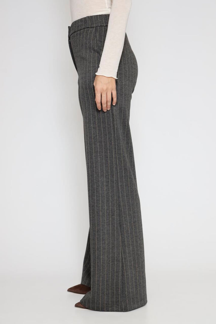 PANTALONES DE RAYAS 54-5073-CAMEL/GRIS