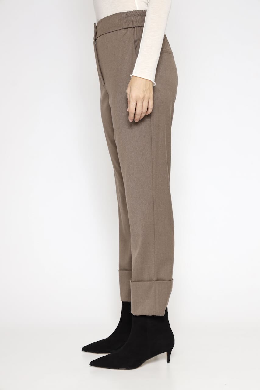 Pantalones de cintura alta con dobladillos vueltos 54-5068-CAFE