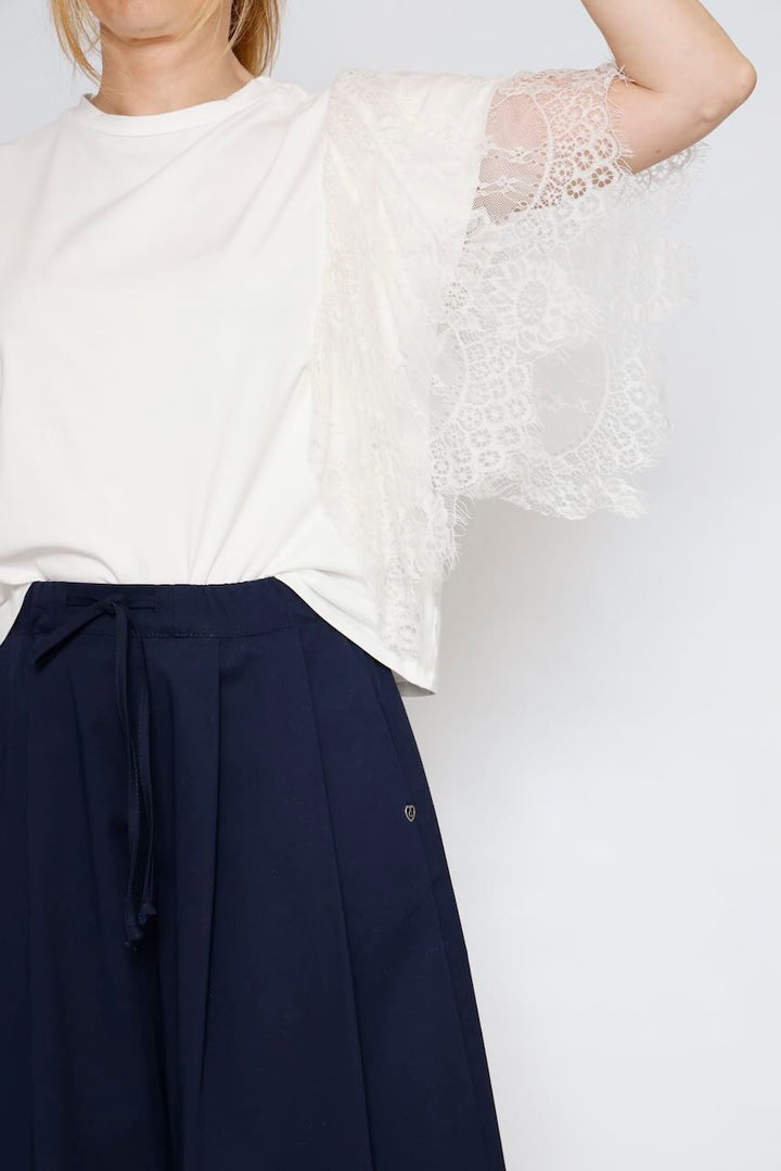 CAMISETA 561071-LATTE