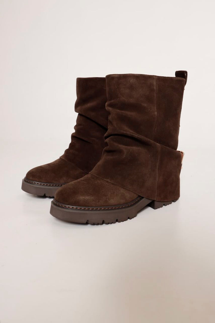 BOTIN  MARRON TACHUELAS Y HEBILLA  I260885