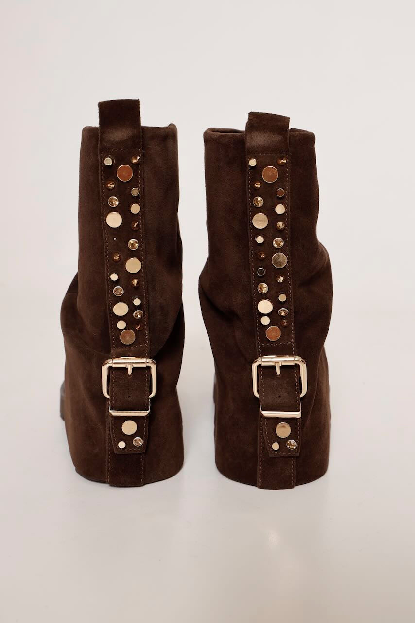 BOTIN  MARRON TACHUELAS Y HEBILLA  I260885
